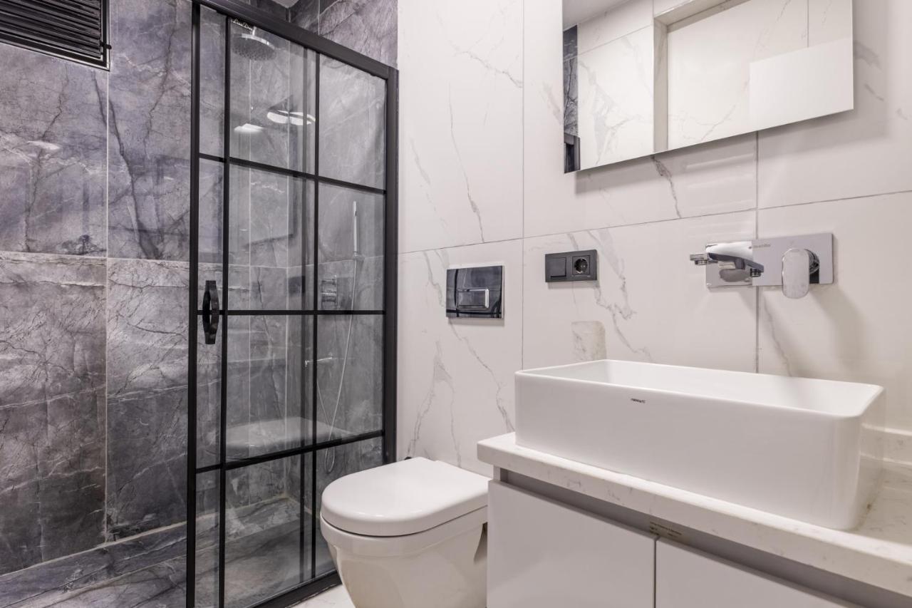 Modern Living In Nisantasi Citys Mall Apartment *